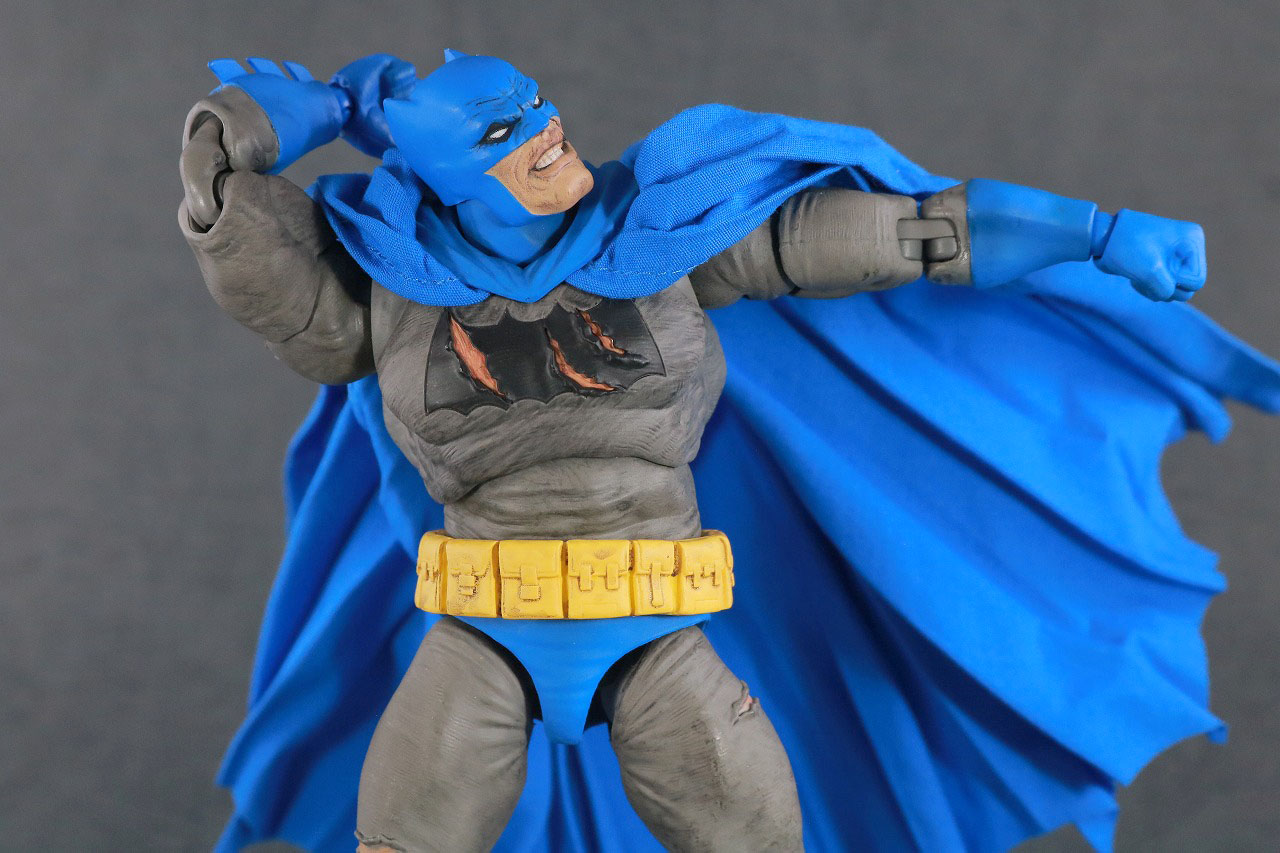 MAFEX　バットマン TDKR：The Dark Knight Triumphant　レビュー　可動範囲