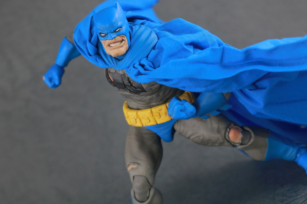 MAFEX　バットマン TDKR：The Dark Knight Triumphant　レビュー　アクション