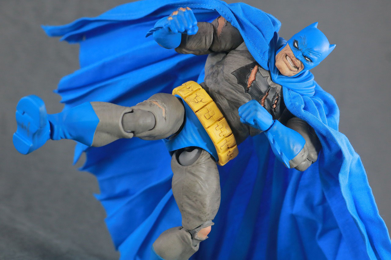 MAFEX　バットマン TDKR：The Dark Knight Triumphant　レビュー　アクション