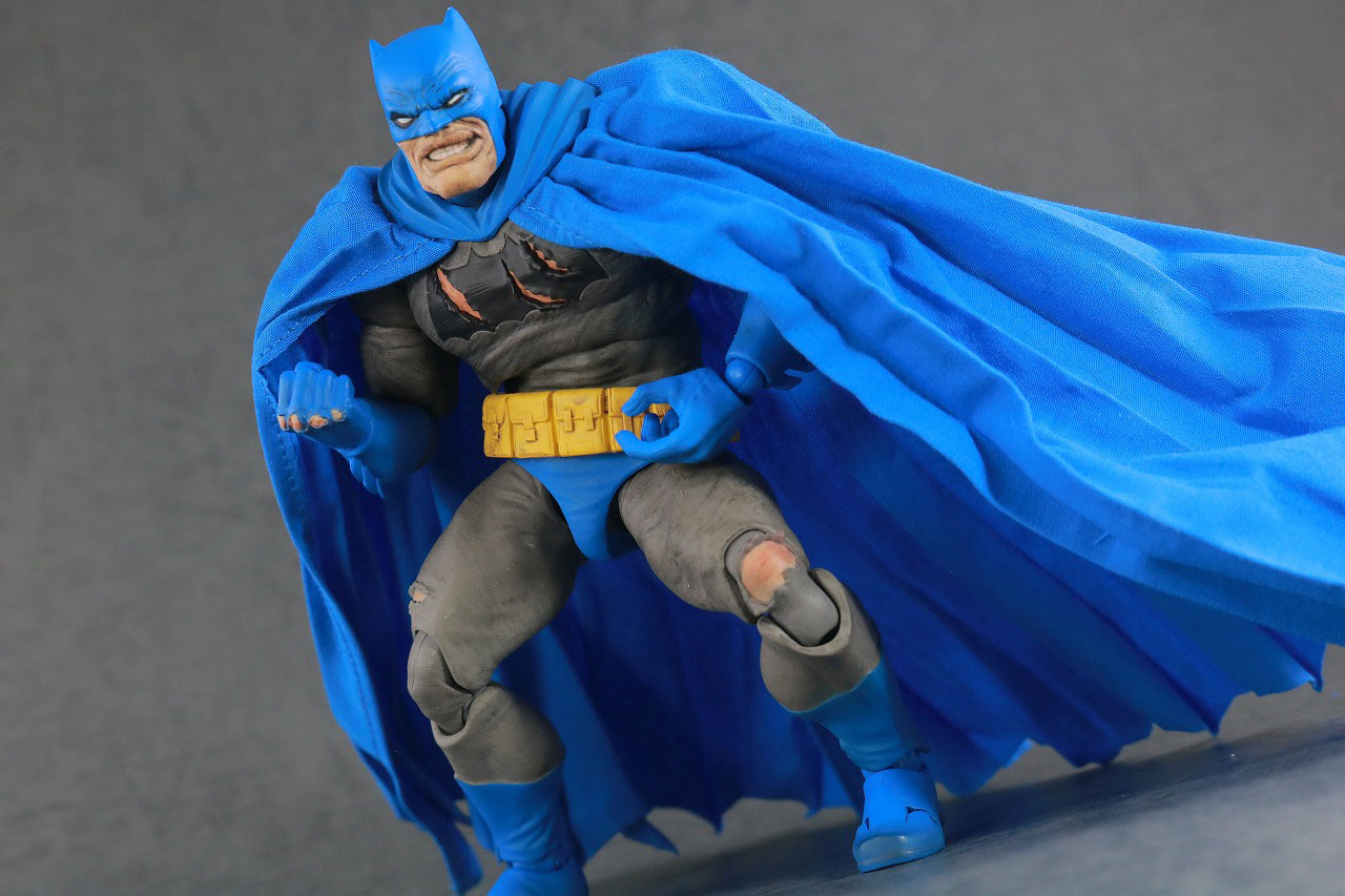 MAFEX　バットマン TDKR：The Dark Knight Triumphant　レビュー　アクション