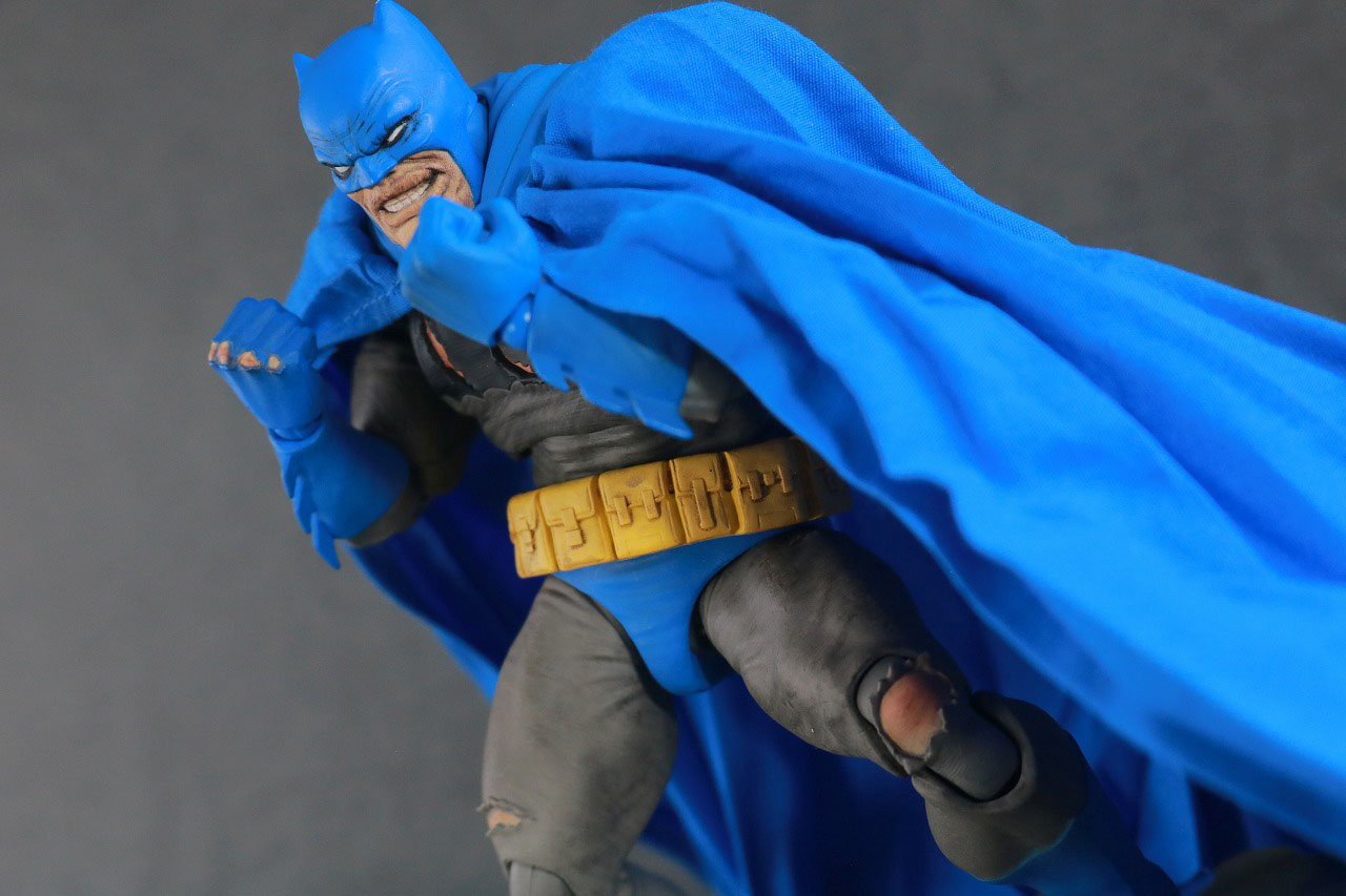 MAFEX　バットマン TDKR：The Dark Knight Triumphant　レビュー　アクション