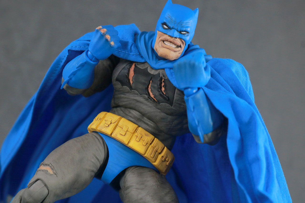 MAFEX　バットマン TDKR：The Dark Knight Triumphant　レビュー　アクション