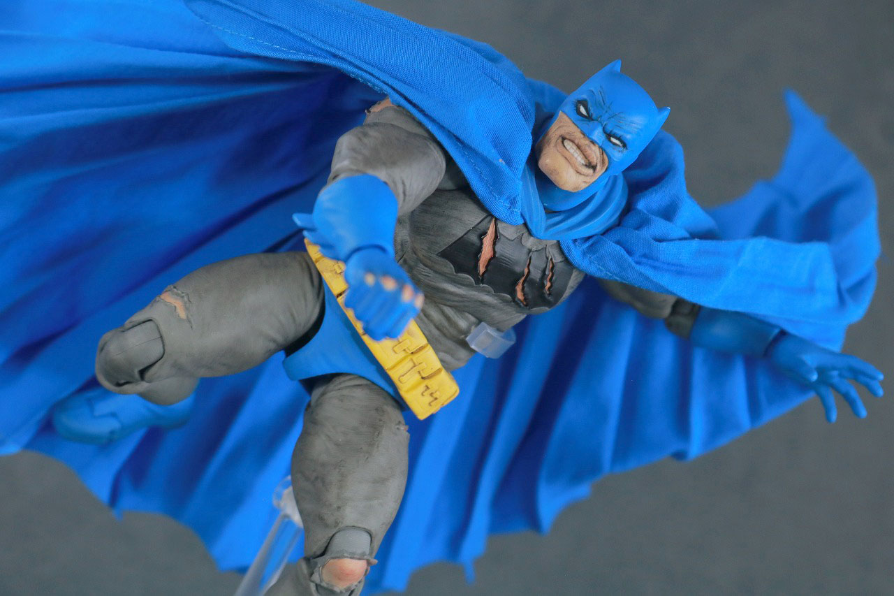 MAFEX　バットマン TDKR：The Dark Knight Triumphant　レビュー　アクション