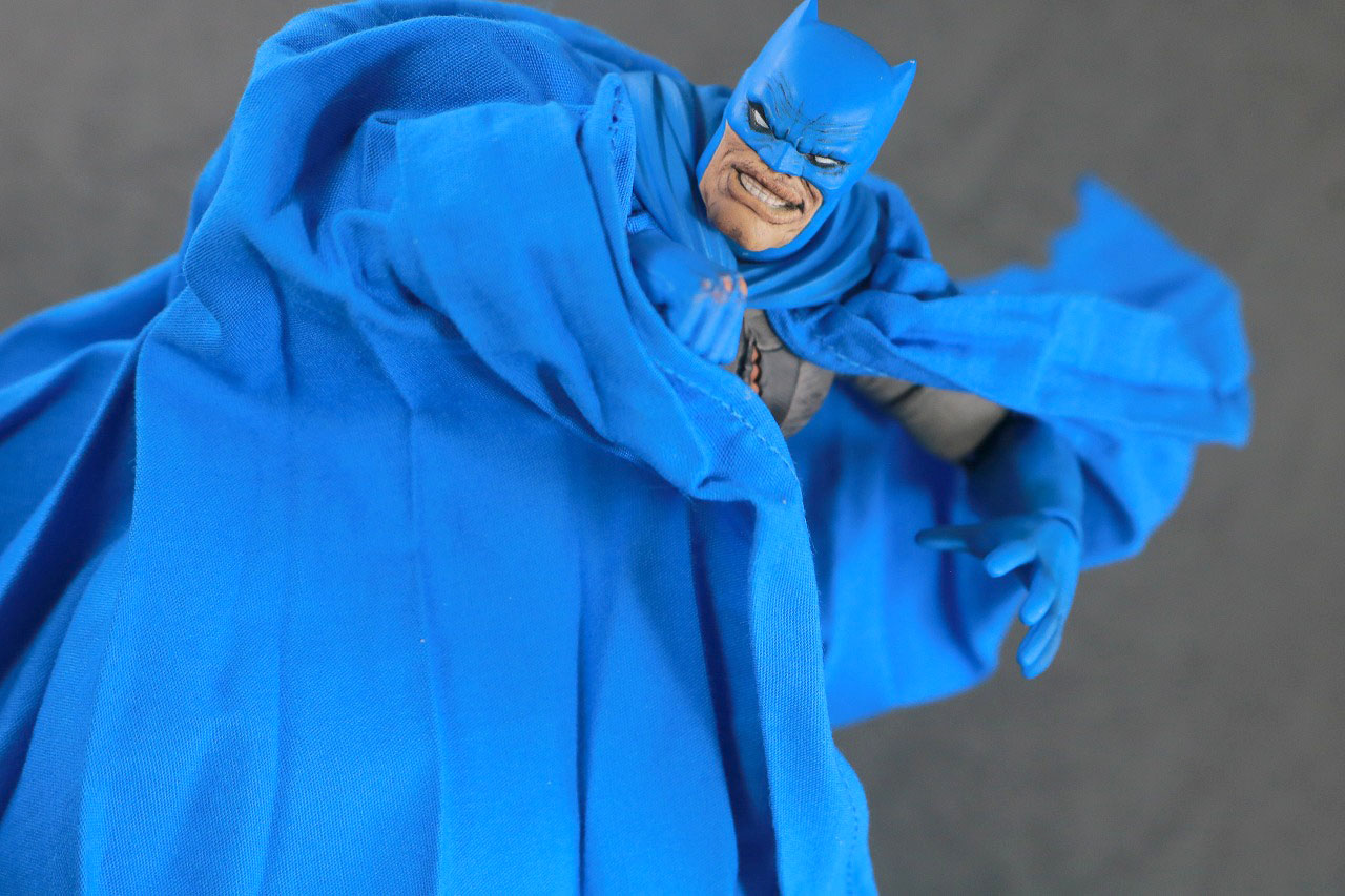 MAFEX　バットマン TDKR：The Dark Knight Triumphant　レビュー　アクション