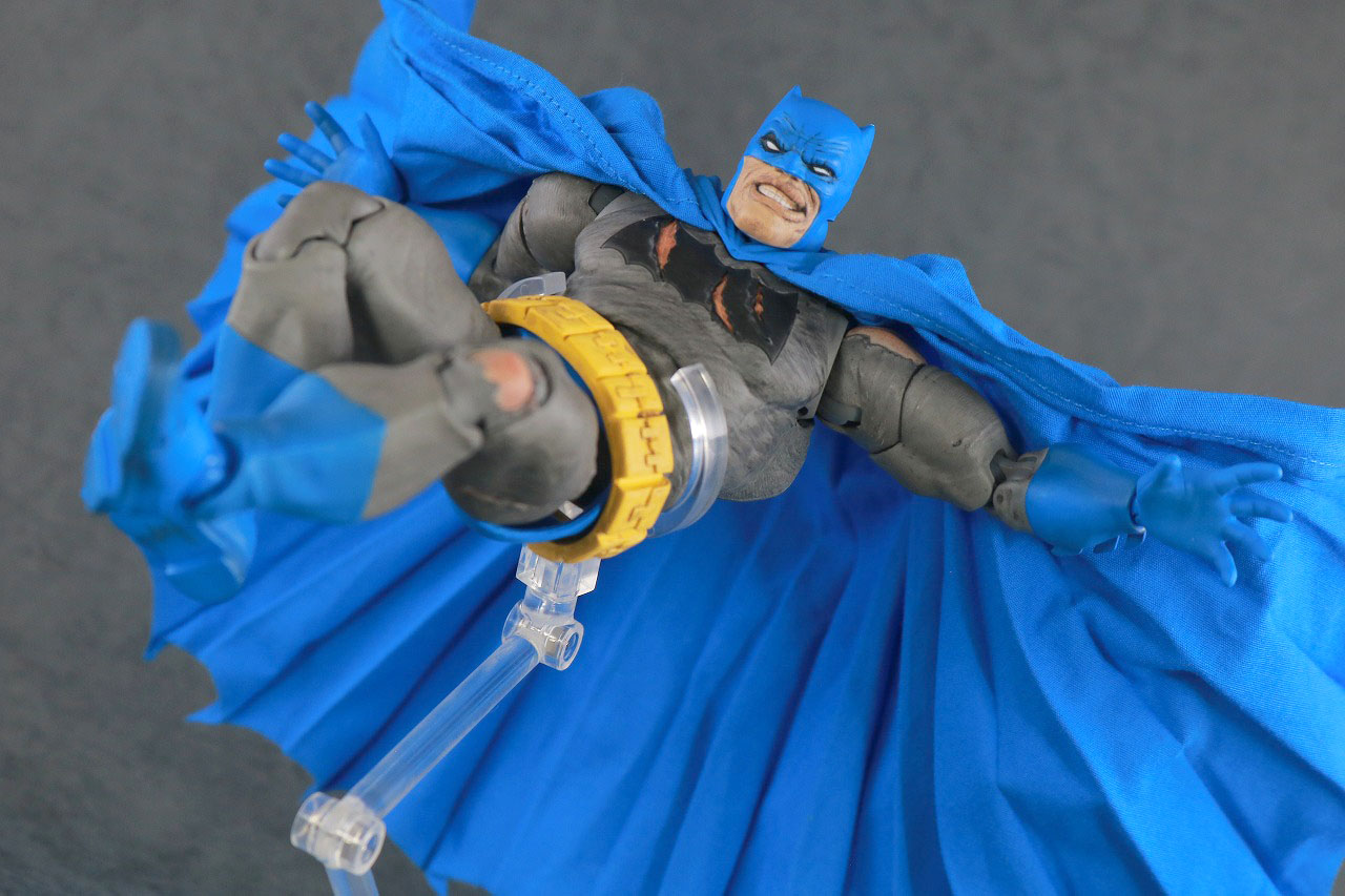 MAFEX　バットマン TDKR：The Dark Knight Triumphant　レビュー　アクション