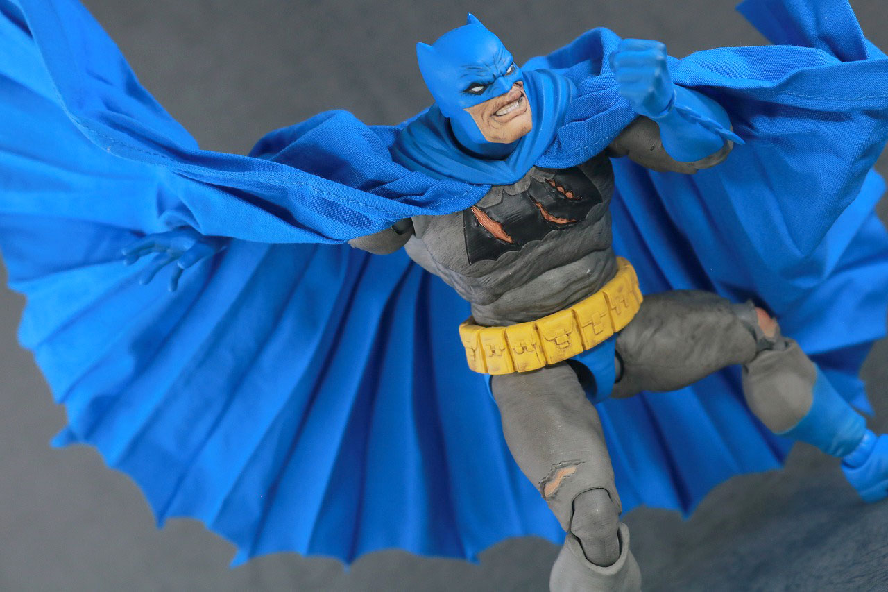 MAFEX　バットマン TDKR：The Dark Knight Triumphant　レビュー　アクション