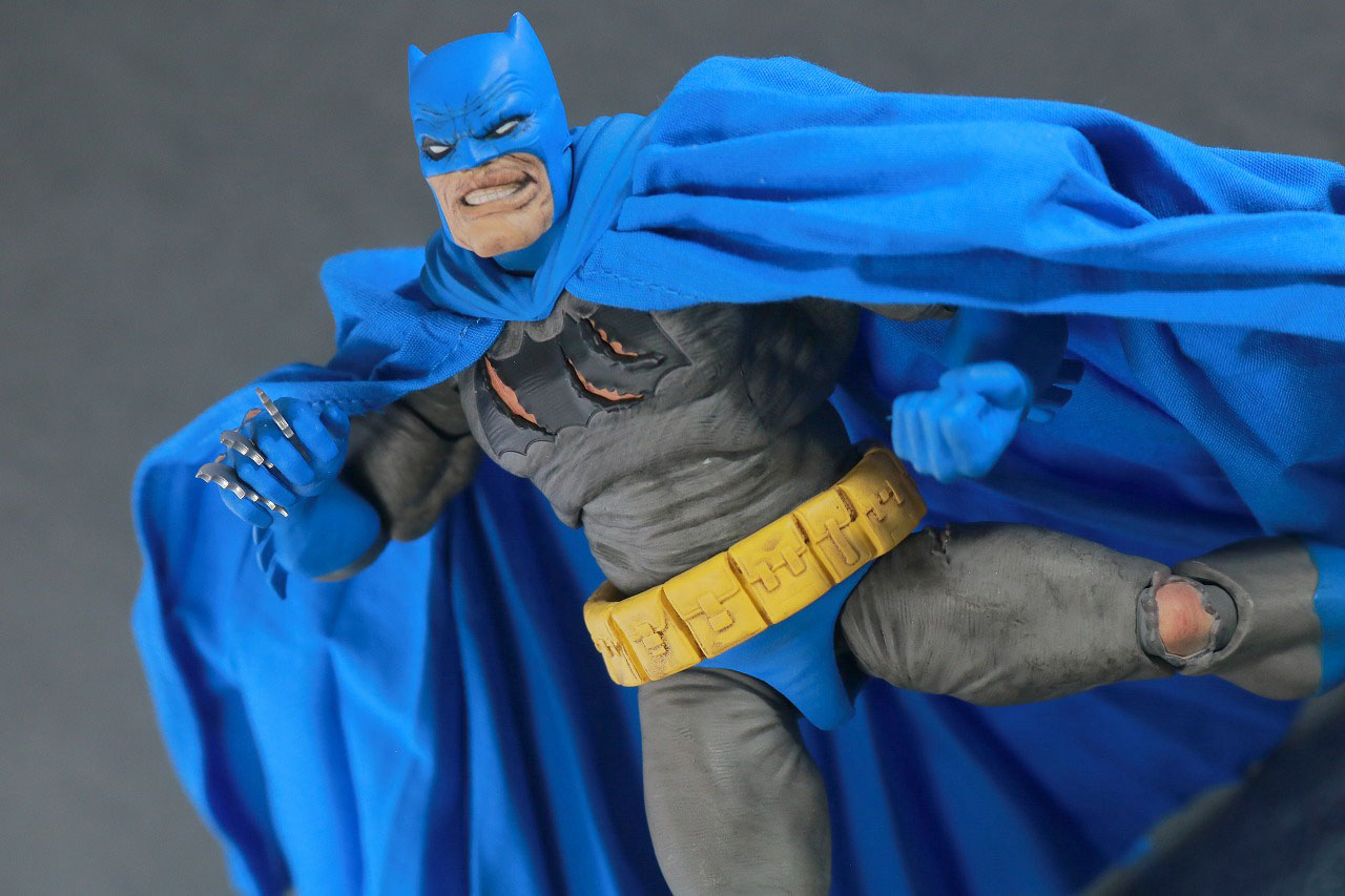 MAFEX　バットマン TDKR：The Dark Knight Triumphant　レビュー　アクション