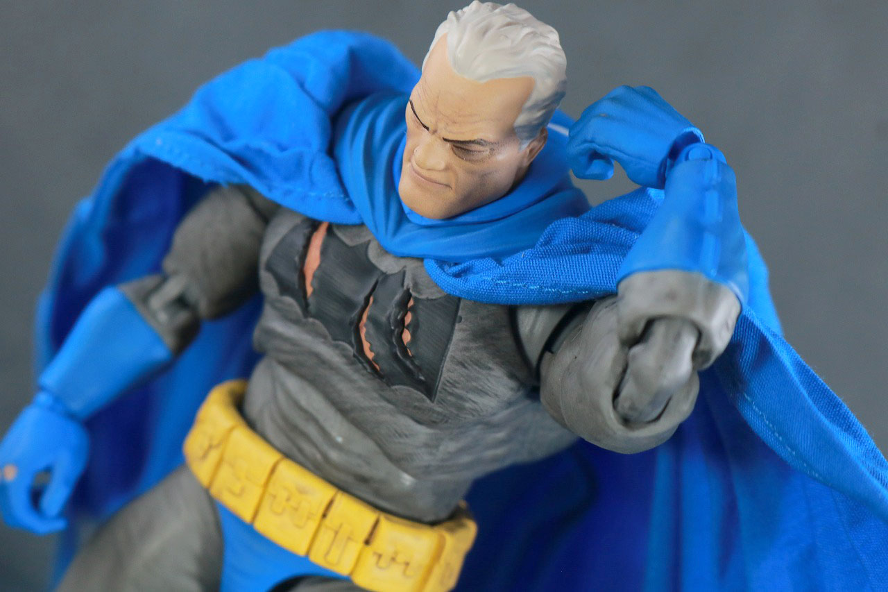 MAFEX　バットマン TDKR：The Dark Knight Triumphant　レビュー　アクション