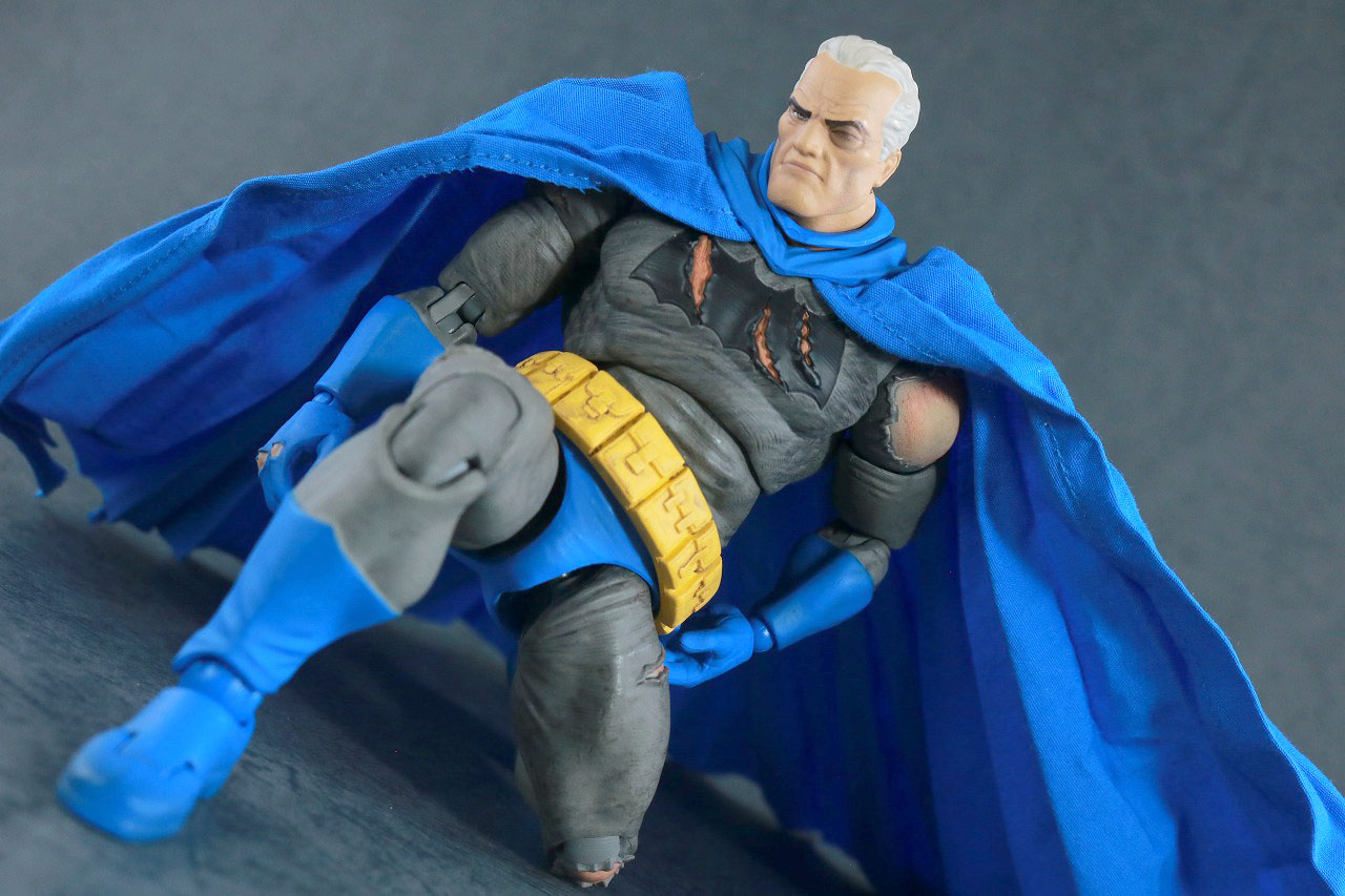 MAFEX　バットマン TDKR：The Dark Knight Triumphant　レビュー　アクション