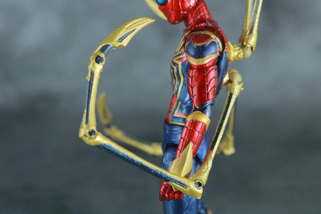 MAFEX アイアン・スパイダー　アベンジャーズ／エンドゲーム　レビュー　可動範囲　ピンサー