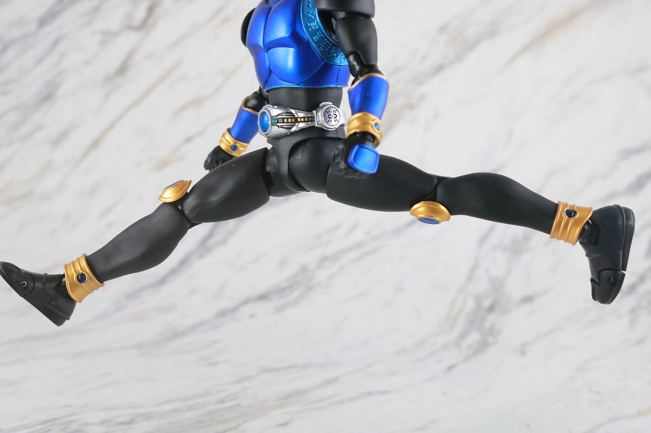 S.H.フィギュアーツ　仮面ライダークウガ ドラゴンフォーム　真骨彫製法　レビュー　可動範囲