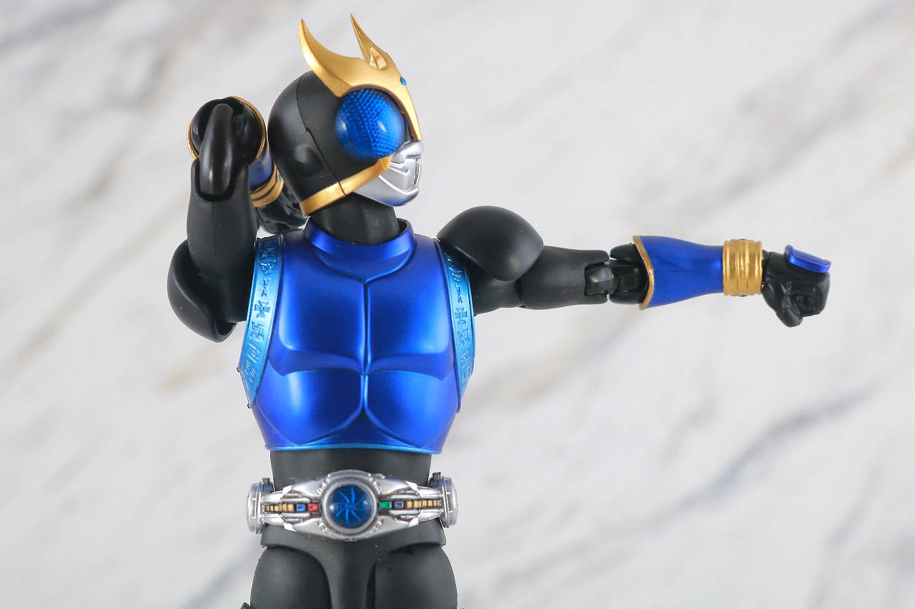 S.H.フィギュアーツ　仮面ライダークウガ ドラゴンフォーム　真骨彫製法　レビュー　可動範囲