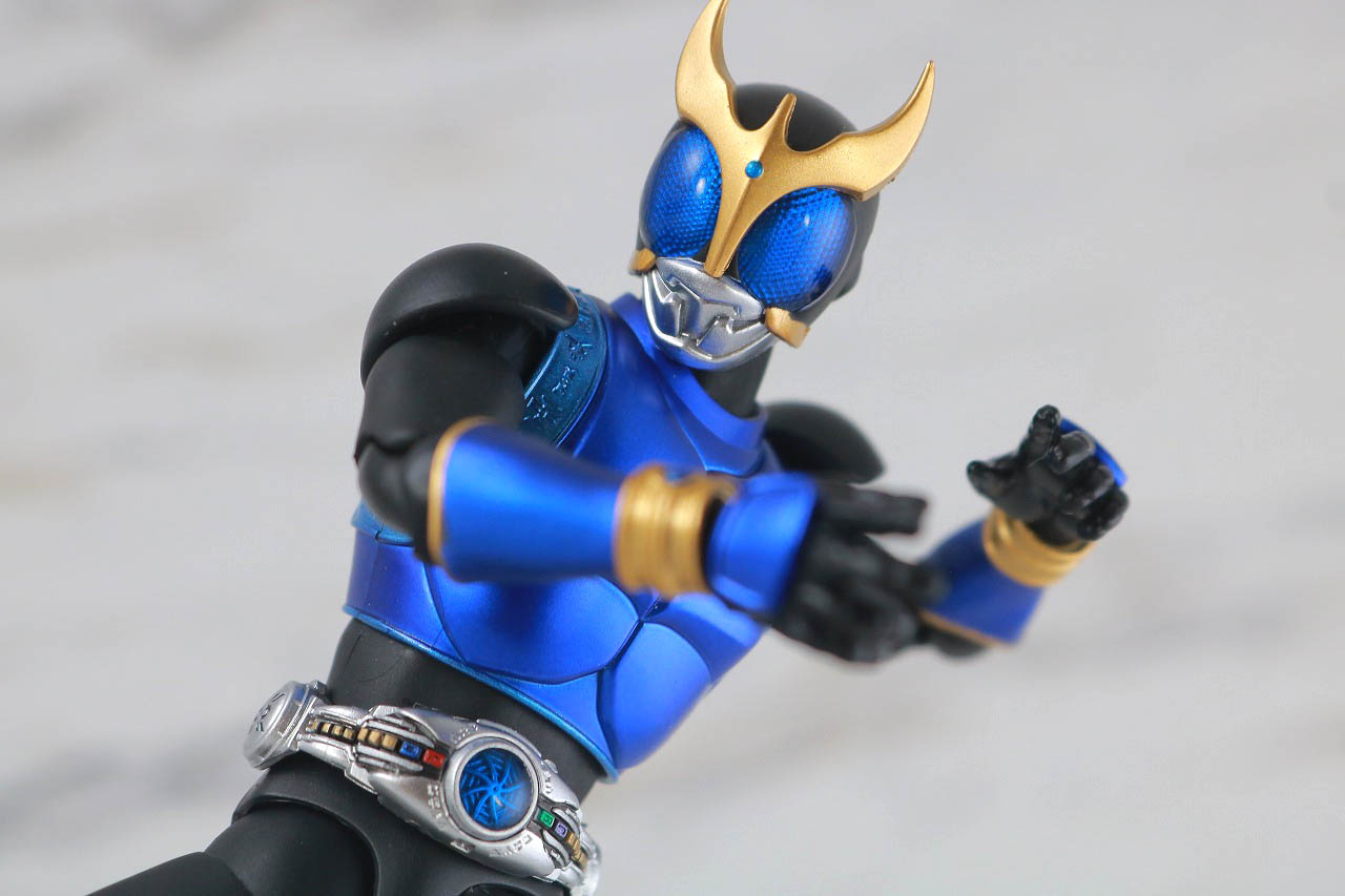 S.H.フィギュアーツ　仮面ライダークウガ ドラゴンフォーム　真骨彫製法　レビュー　アクション