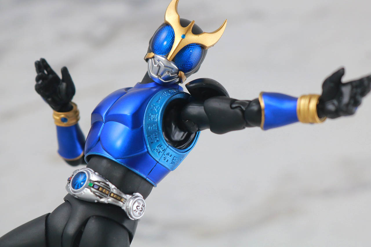 S.H.フィギュアーツ　仮面ライダークウガ ドラゴンフォーム　真骨彫製法　レビュー　アクション