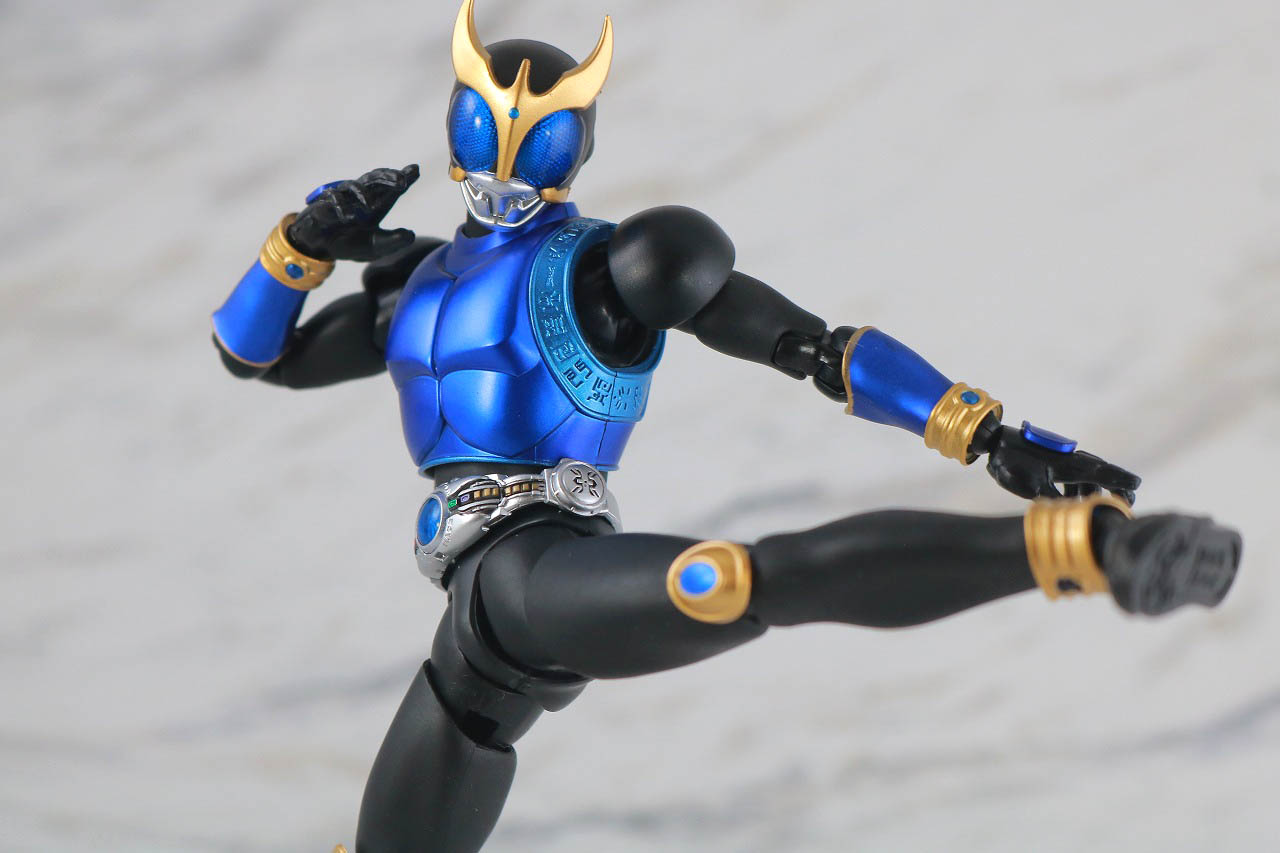 S.H.フィギュアーツ　仮面ライダークウガ ドラゴンフォーム　真骨彫製法　レビュー　アクション