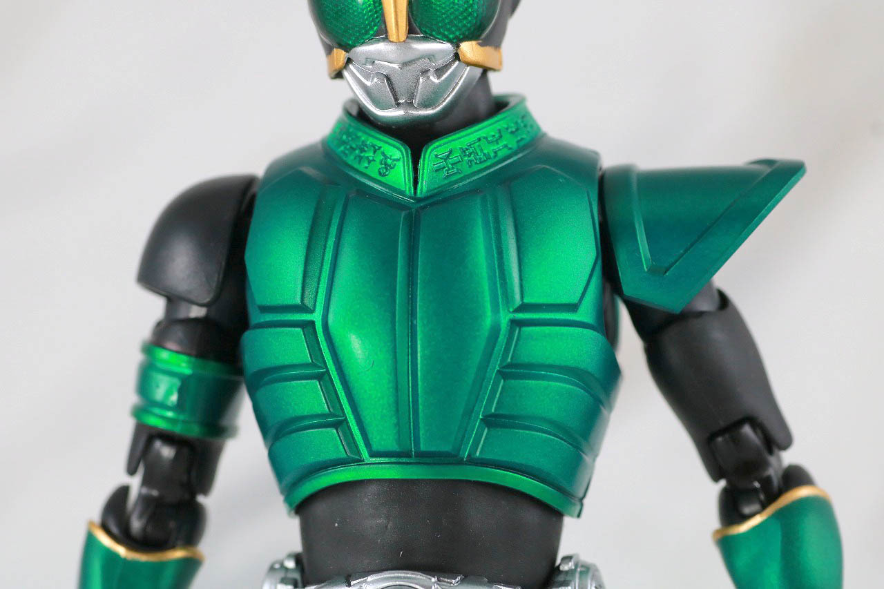 S.H.フィギュアーツ　仮面ライダークウガ　ペガサスフォーム　真骨彫製法　レビュー　本体