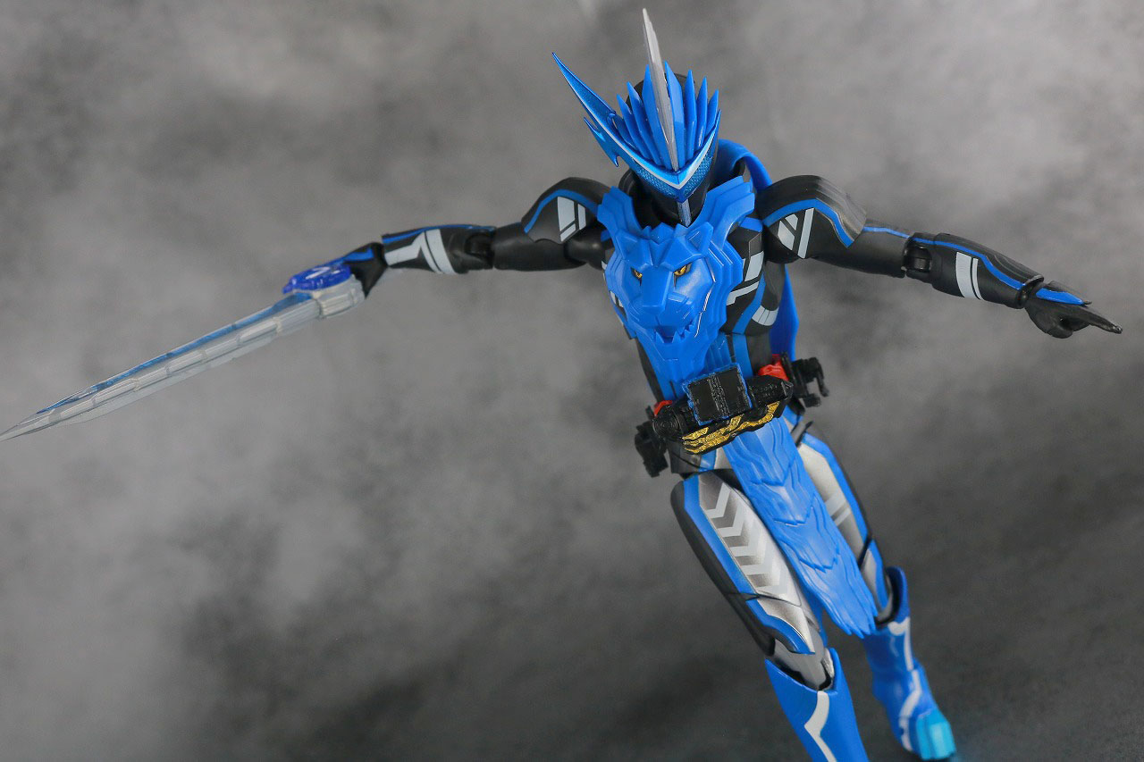 S.H.フィギュアーツ　仮面ライダーブレイズ ライオン戦記　レビュー　アクション