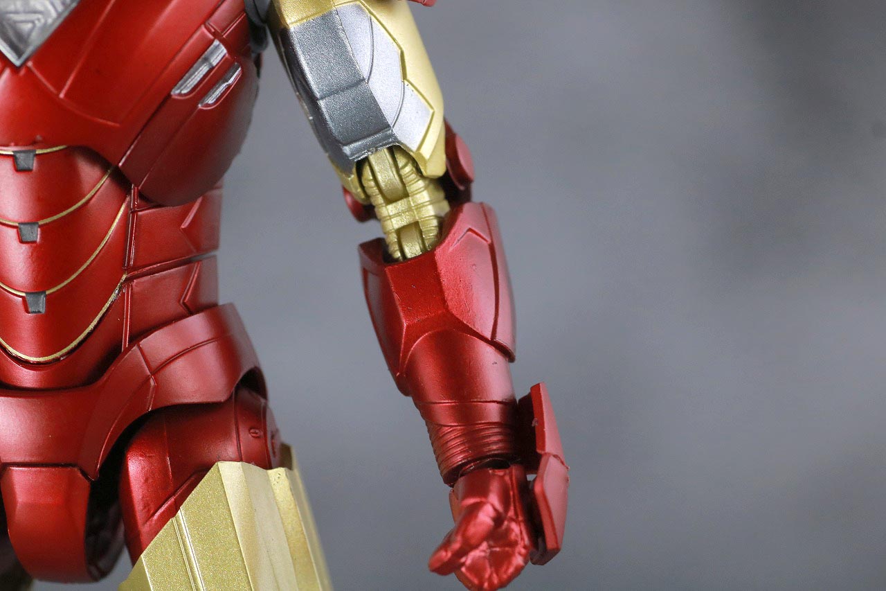 S.H.フィギュアーツ　アイアンマン マーク6　BATTLE DAMAGE EDITION　アベンジャーズ　レビュー　本体