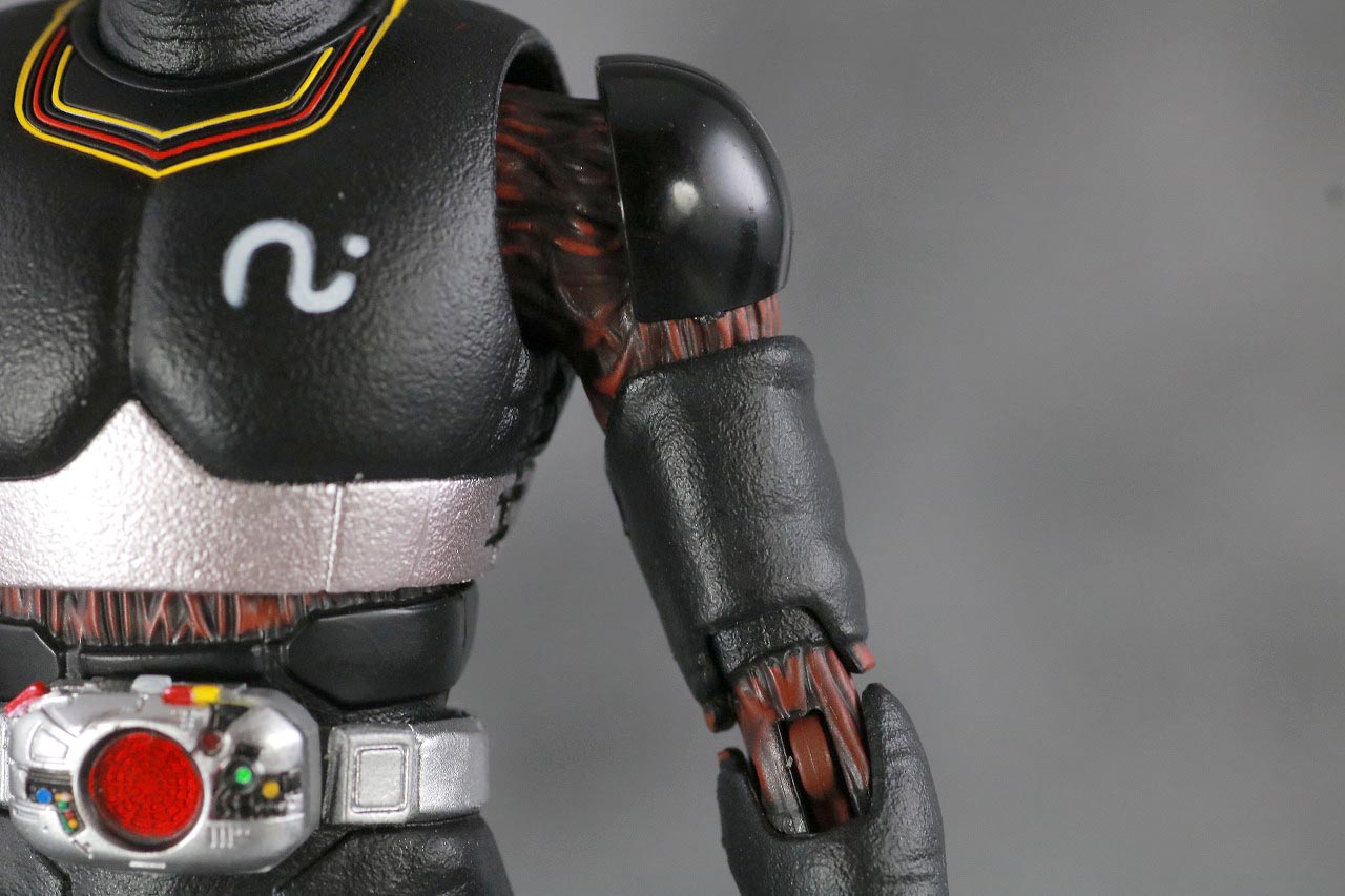 S.H.フィギュアーツ　仮面ライダーブラック　BLACK　真骨彫製法　レビュー　本体