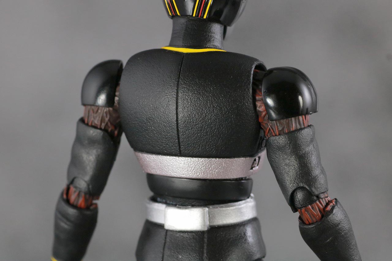 S.H.フィギュアーツ　仮面ライダーブラック　BLACK　真骨彫製法　レビュー　本体