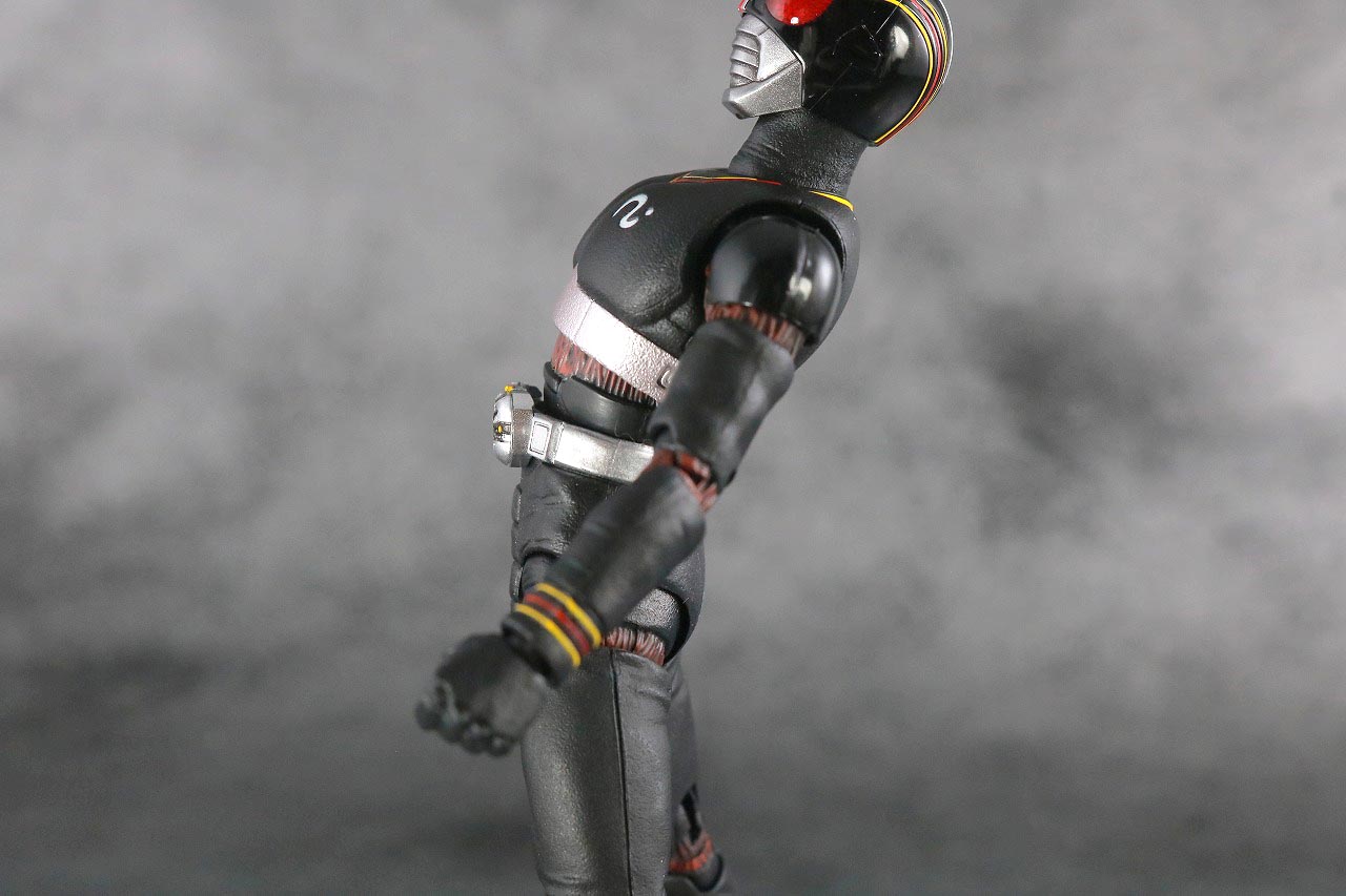 S.H.フィギュアーツ　仮面ライダーブラック　BLACK　真骨彫製法　レビュー　可動範囲