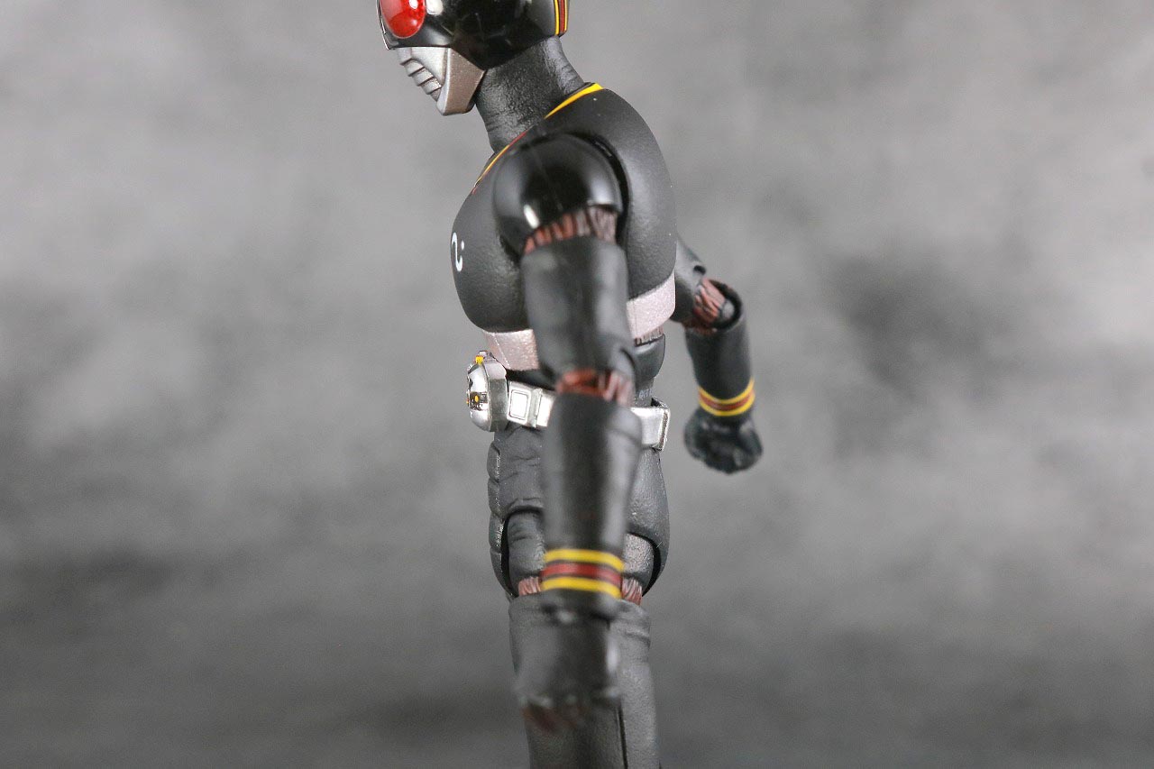 S.H.フィギュアーツ　仮面ライダーブラック　BLACK　真骨彫製法　レビュー　可動範囲