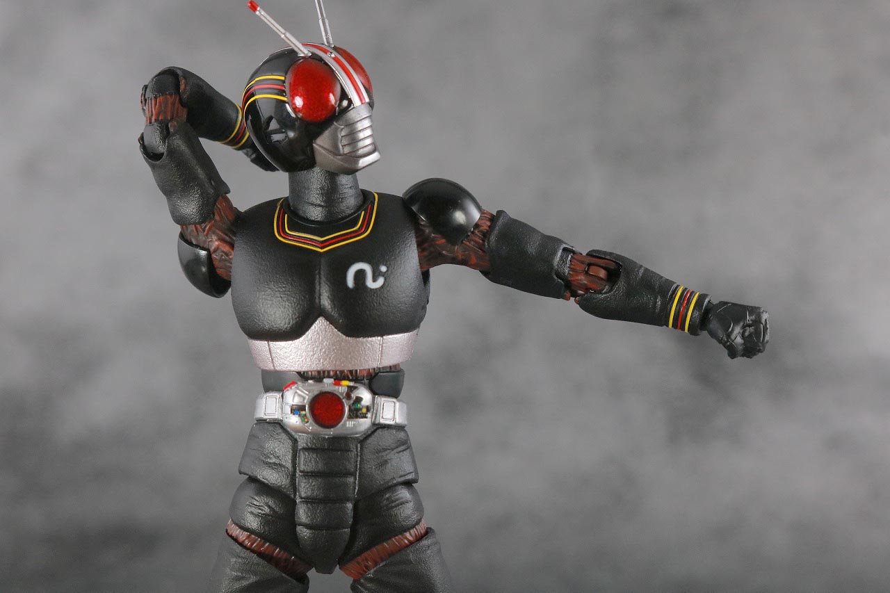 S.H.フィギュアーツ　仮面ライダーブラック　BLACK　真骨彫製法　レビュー　可動範囲