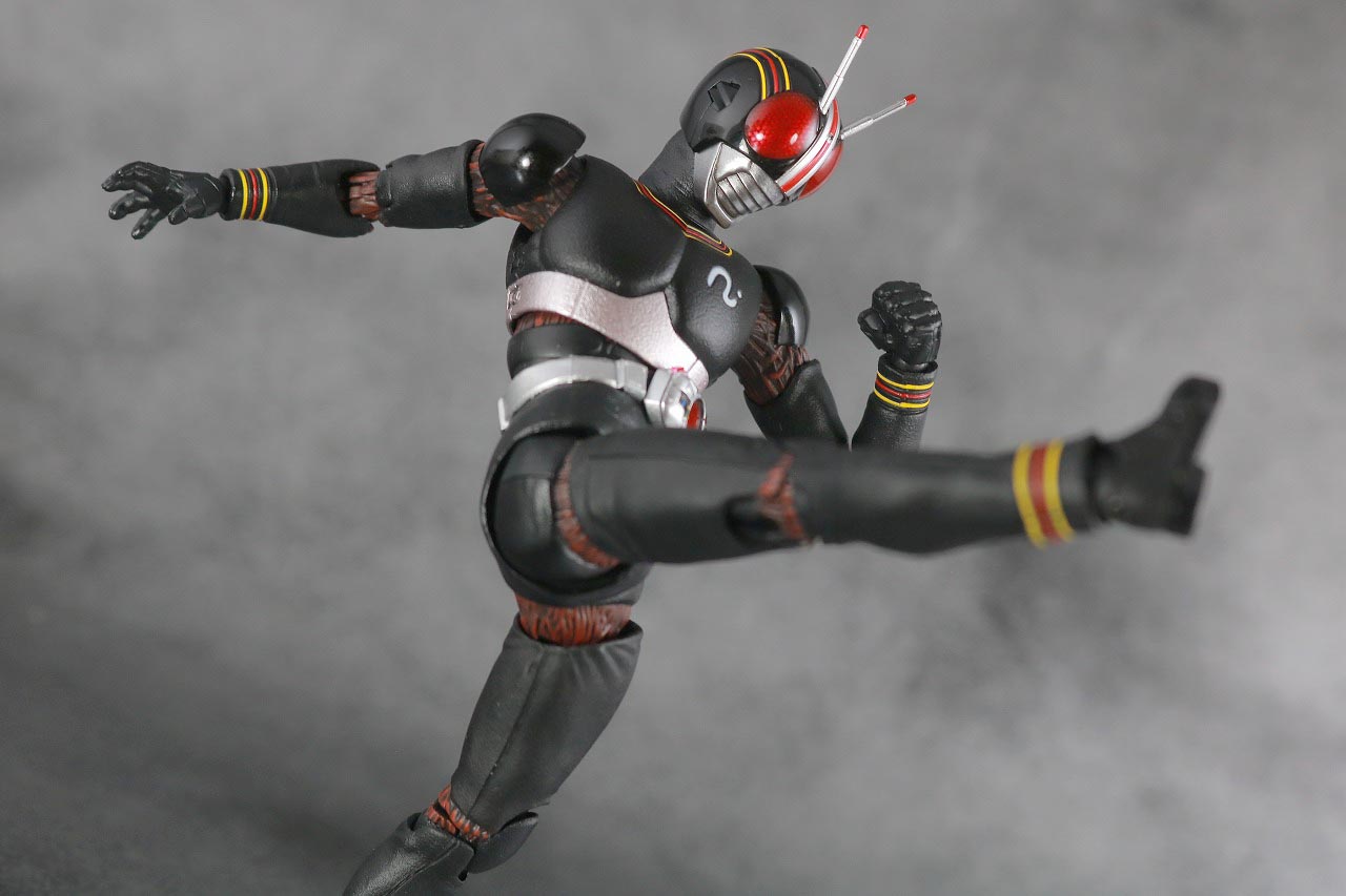 S.H.フィギュアーツ　仮面ライダーブラック　BLACK　真骨彫製法　レビュー　アクション