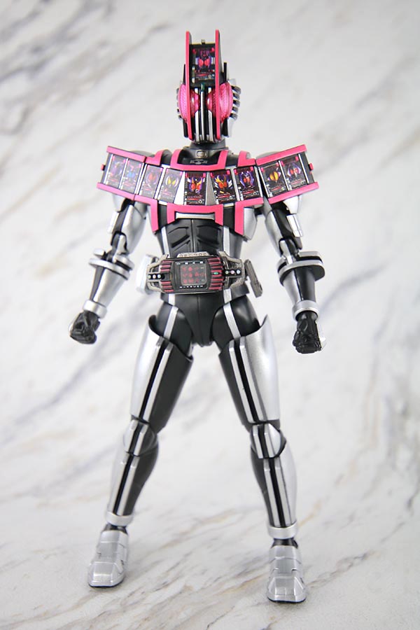 S.H.フィギュアーツ　仮面ライダーディケイド　コンプリートフォーム　真骨彫製法　レビュー　本体