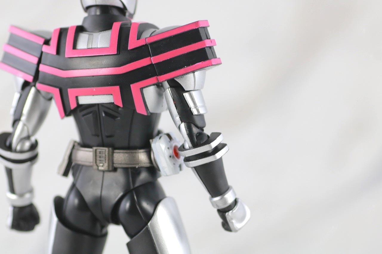 S.H.フィギュアーツ　仮面ライダーディケイド　コンプリートフォーム　真骨彫製法　レビュー　本体