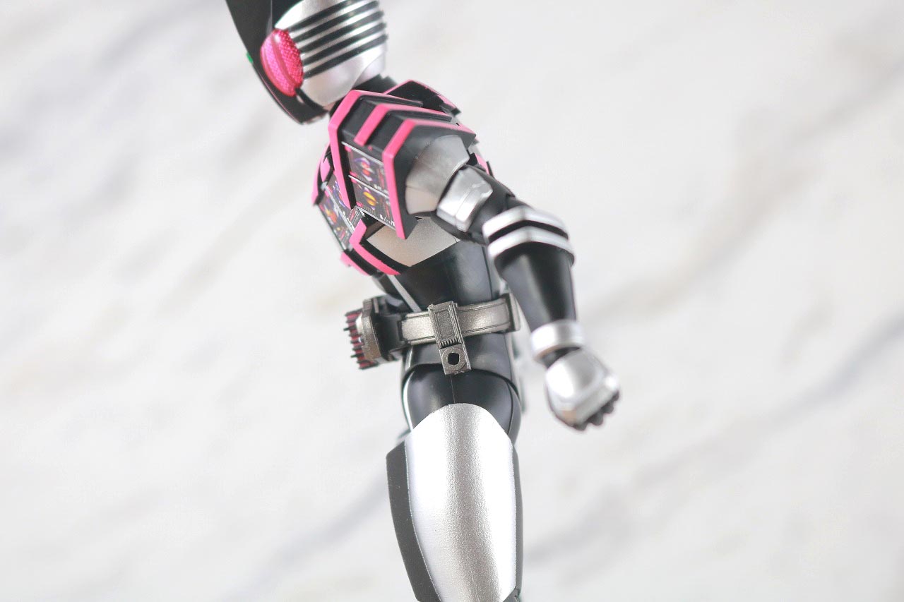 S.H.フィギュアーツ　仮面ライダーディケイド　コンプリートフォーム　真骨彫製法　レビュー　可動範囲