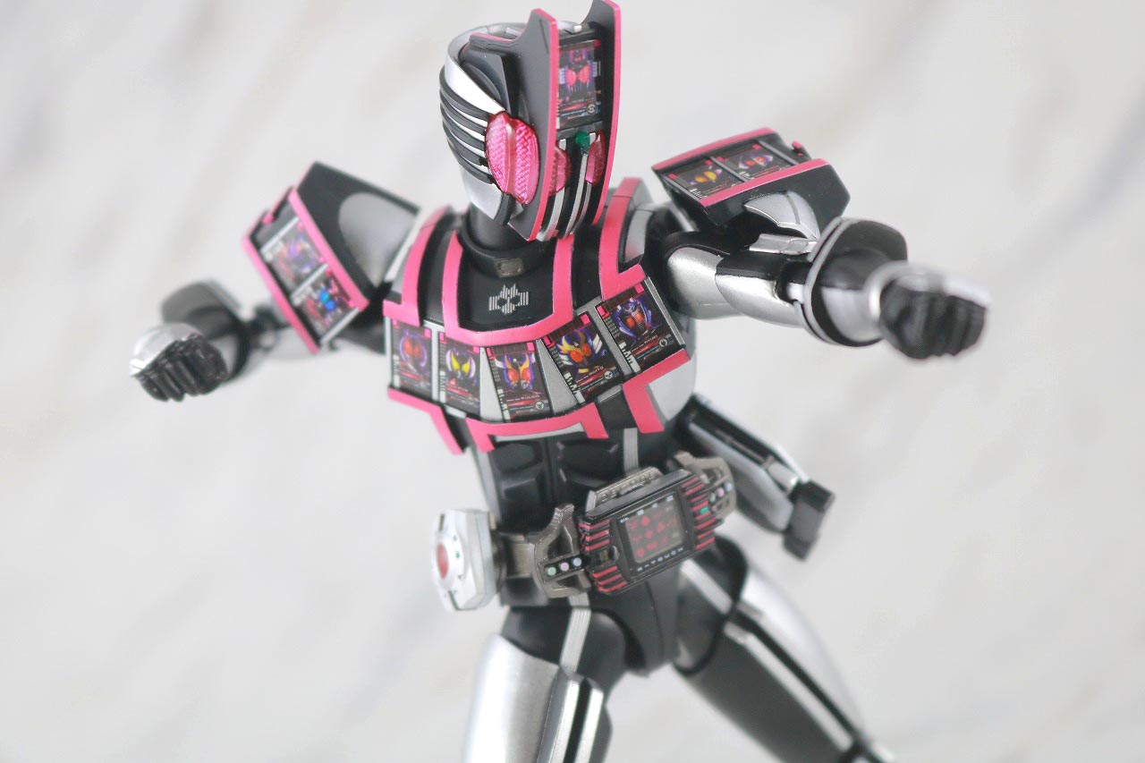 S.H.フィギュアーツ　仮面ライダーディケイド　コンプリートフォーム　真骨彫製法　レビュー　アクション