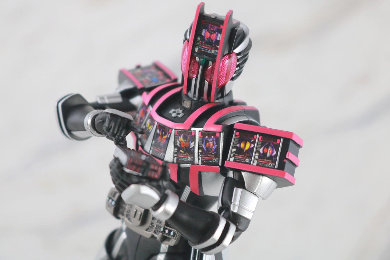 S.H.フィギュアーツ　仮面ライダーディケイド　コンプリートフォーム　真骨彫製法　レビュー　アクション