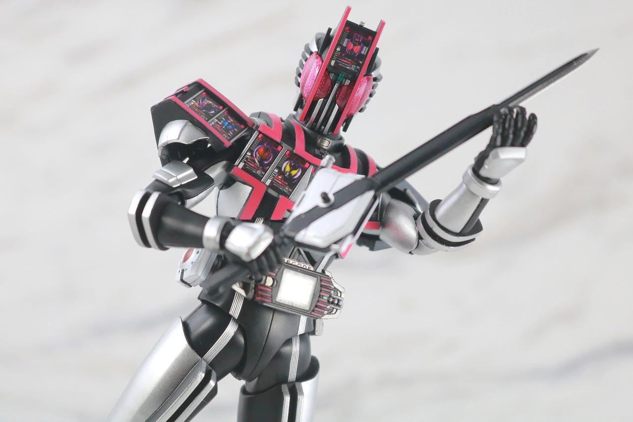 S.H.フィギュアーツ　仮面ライダーディケイド　コンプリートフォーム　真骨彫製法　レビュー　アクション