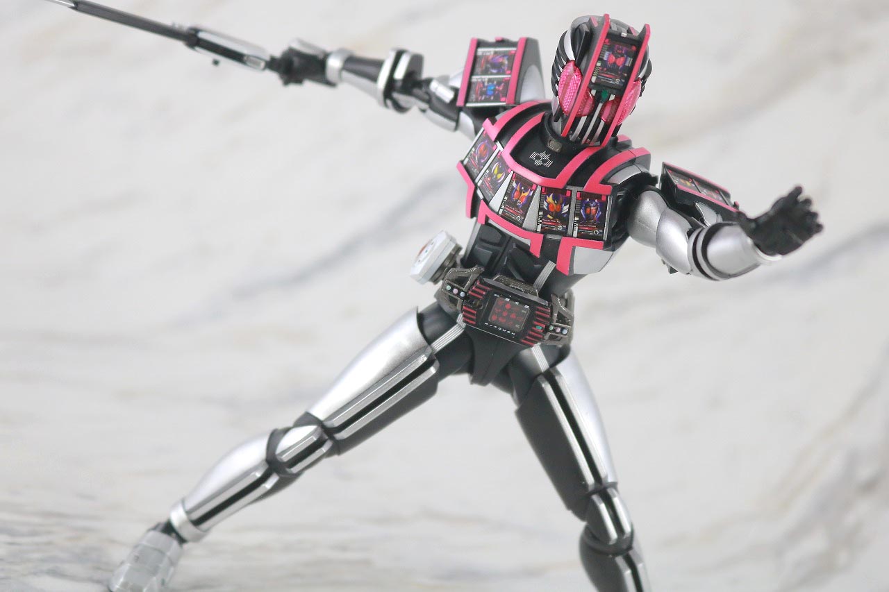 S.H.フィギュアーツ　仮面ライダーディケイド　コンプリートフォーム　真骨彫製法　レビュー　アクション