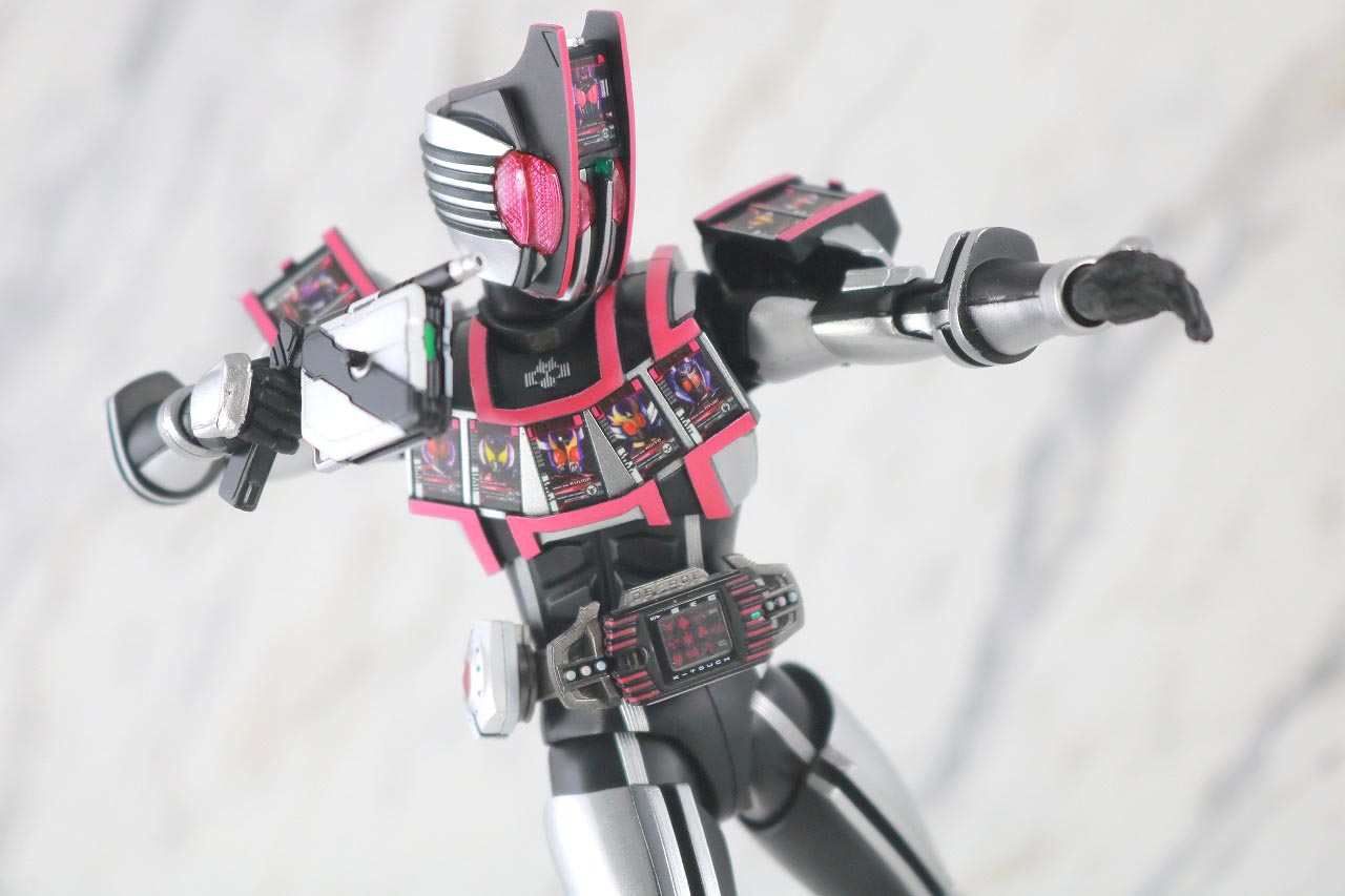 S.H.フィギュアーツ　仮面ライダーディケイド　コンプリートフォーム　真骨彫製法　レビュー　アクション