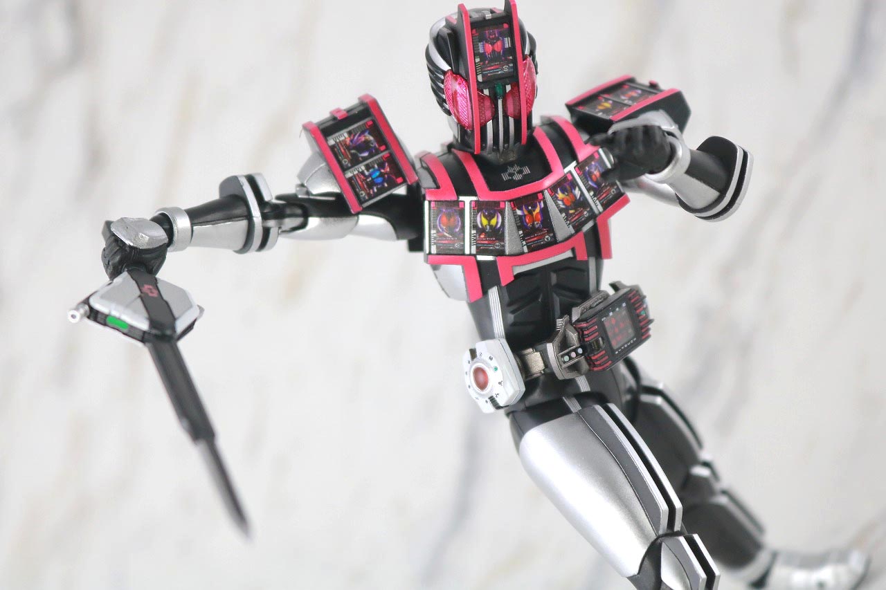 S.H.フィギュアーツ　仮面ライダーディケイド　コンプリートフォーム　真骨彫製法　レビュー　アクション