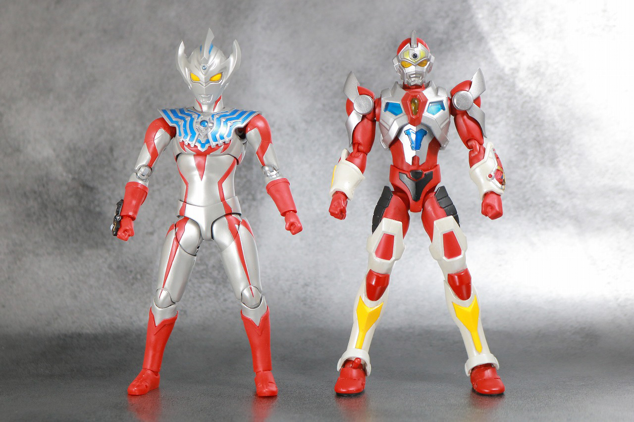 ULTRA-ACT　ウルトラアクト　グリッドマン　レビュー　本体　S.H.フィギュアーツ　ウルトラマンタイガ　比較