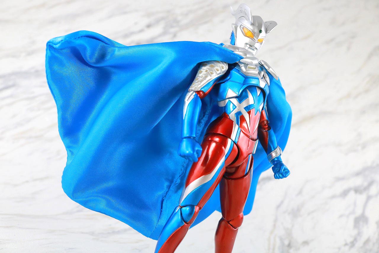 S.H.フィギュアーツ　ウルトラゼロマント　レビュー　アクション　10周年のメタリックカラーのウルトラマンゼロ