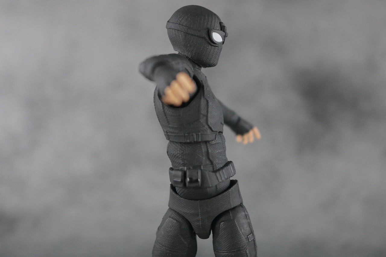 MAFEX　スパイダーマン　ステルス・スーツ　レビュー　可動範囲