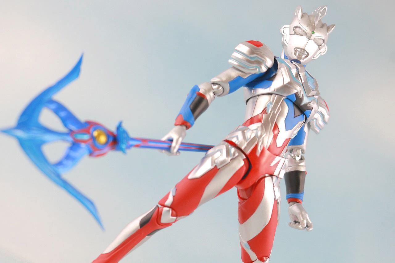 S.H.フィギュアーツ　ウルトラマンゼット　アルファエッジ　ゼットランスアロー　アクション