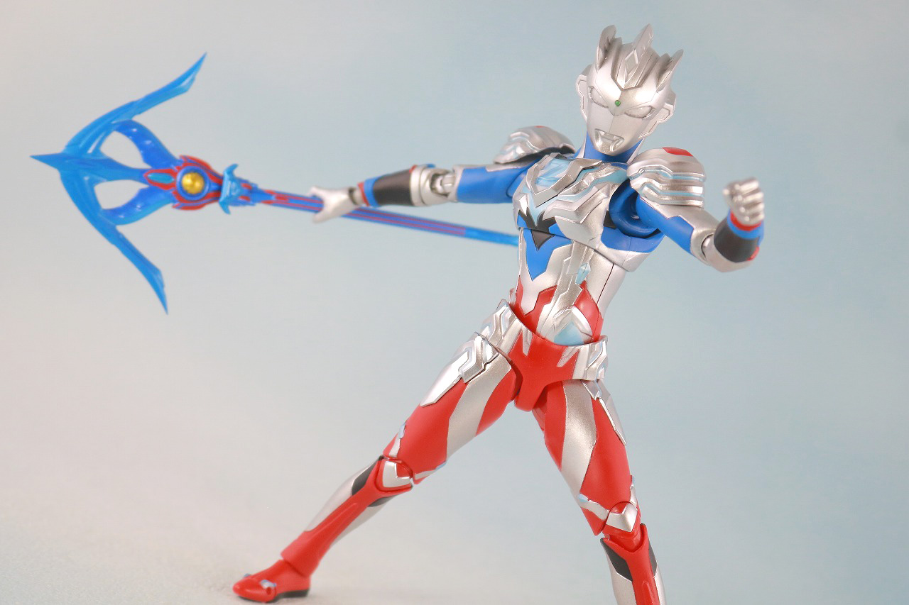 S.H.フィギュアーツ　ウルトラマンゼット　アルファエッジ　ゼットランスアロー　アクション