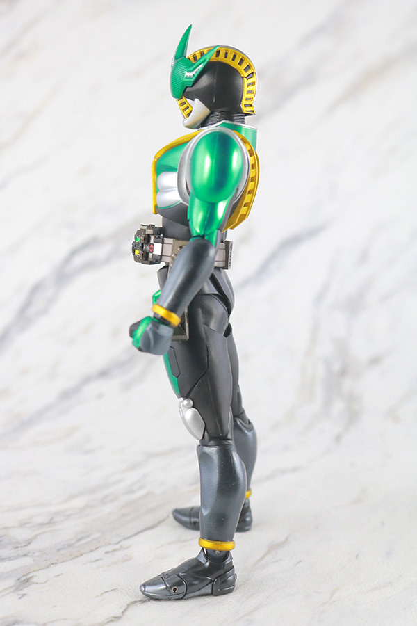 S.H.フィギュアーツ　仮面ライダーゼロノス アルタイルフォーム 真骨彫製法　レビュー　本体