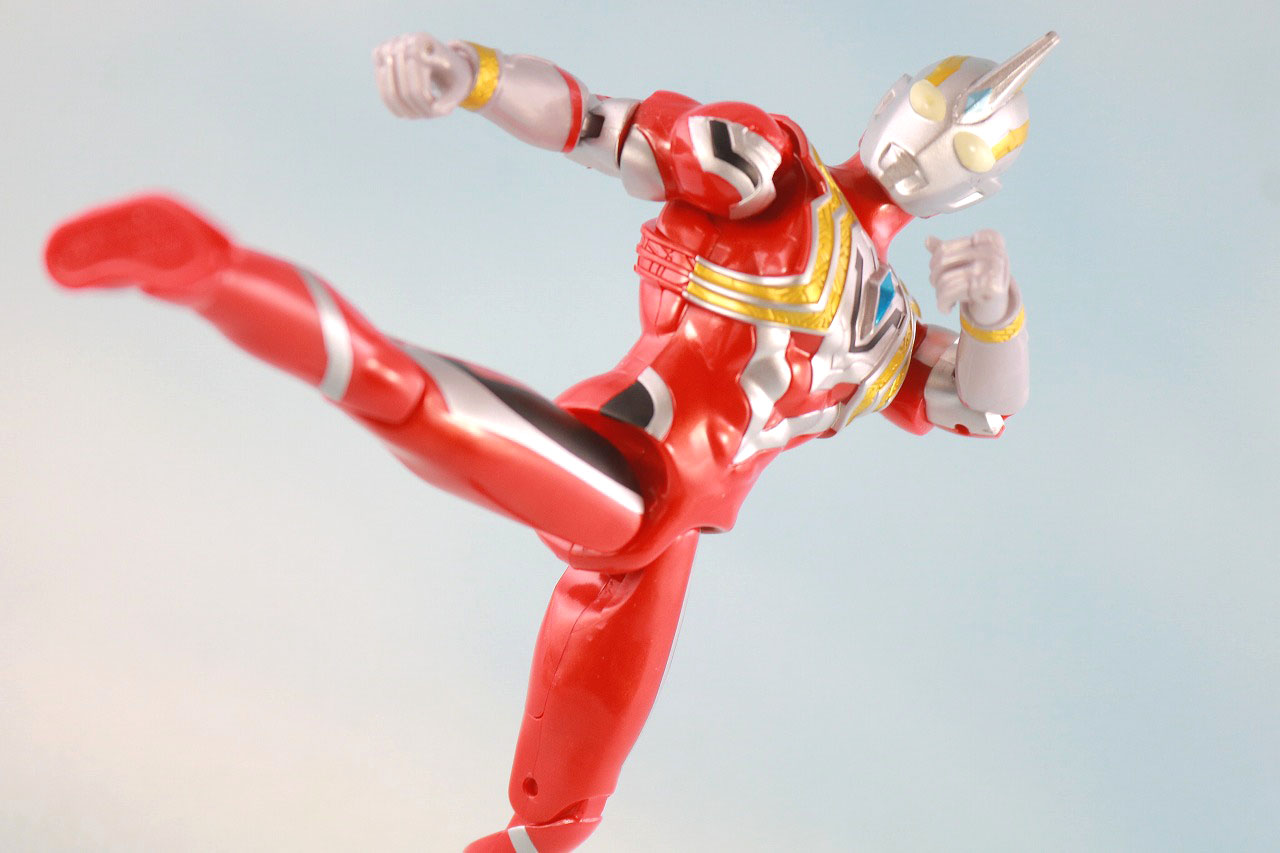 ウルトラアクションフィギュア　ウルトラマントリガー パワータイプ　レビュー　アクション