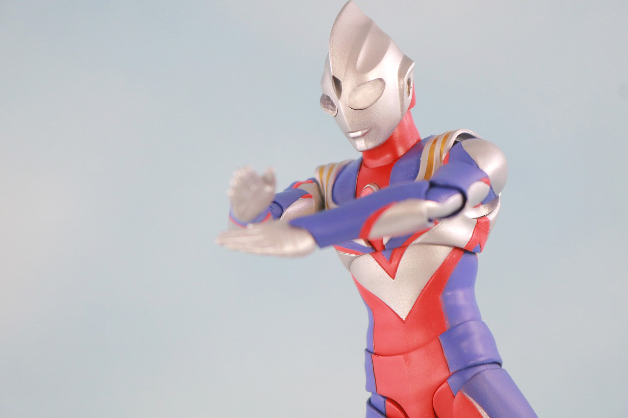 S.H.フィギュアーツ　ウルトラマンティガ マルチタイプ　真骨彫製法　レビュー　アクション