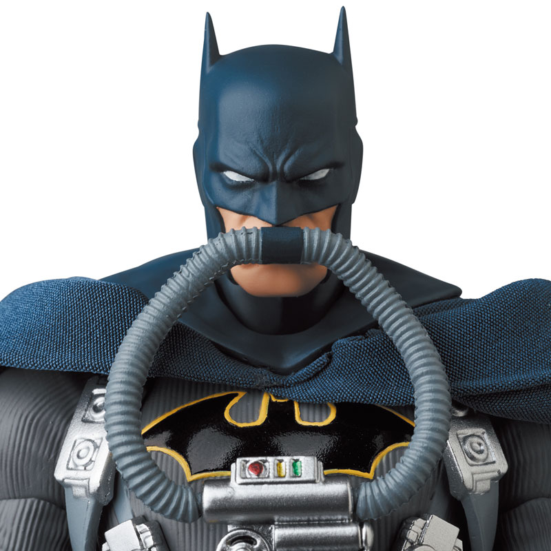 MAFEX バットマン ステルスジャンパー（BATMNAN：HUSH Ver.）