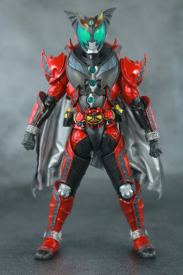 S.H.フィギュアーツ　仮面ライダーダークキバ　真骨彫製法　レビュー　本体