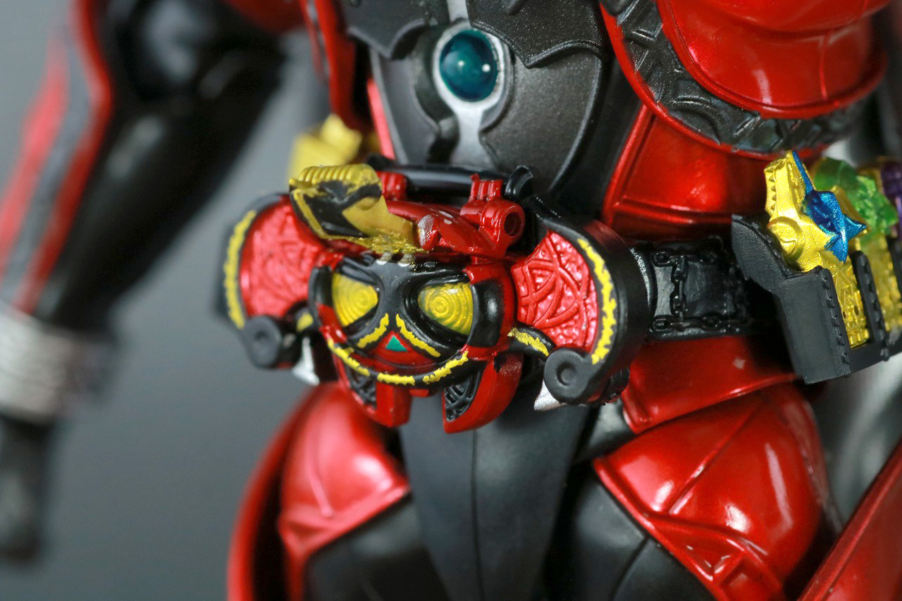 S.H.フィギュアーツ　仮面ライダーダークキバ　真骨彫製法　レビュー　本体