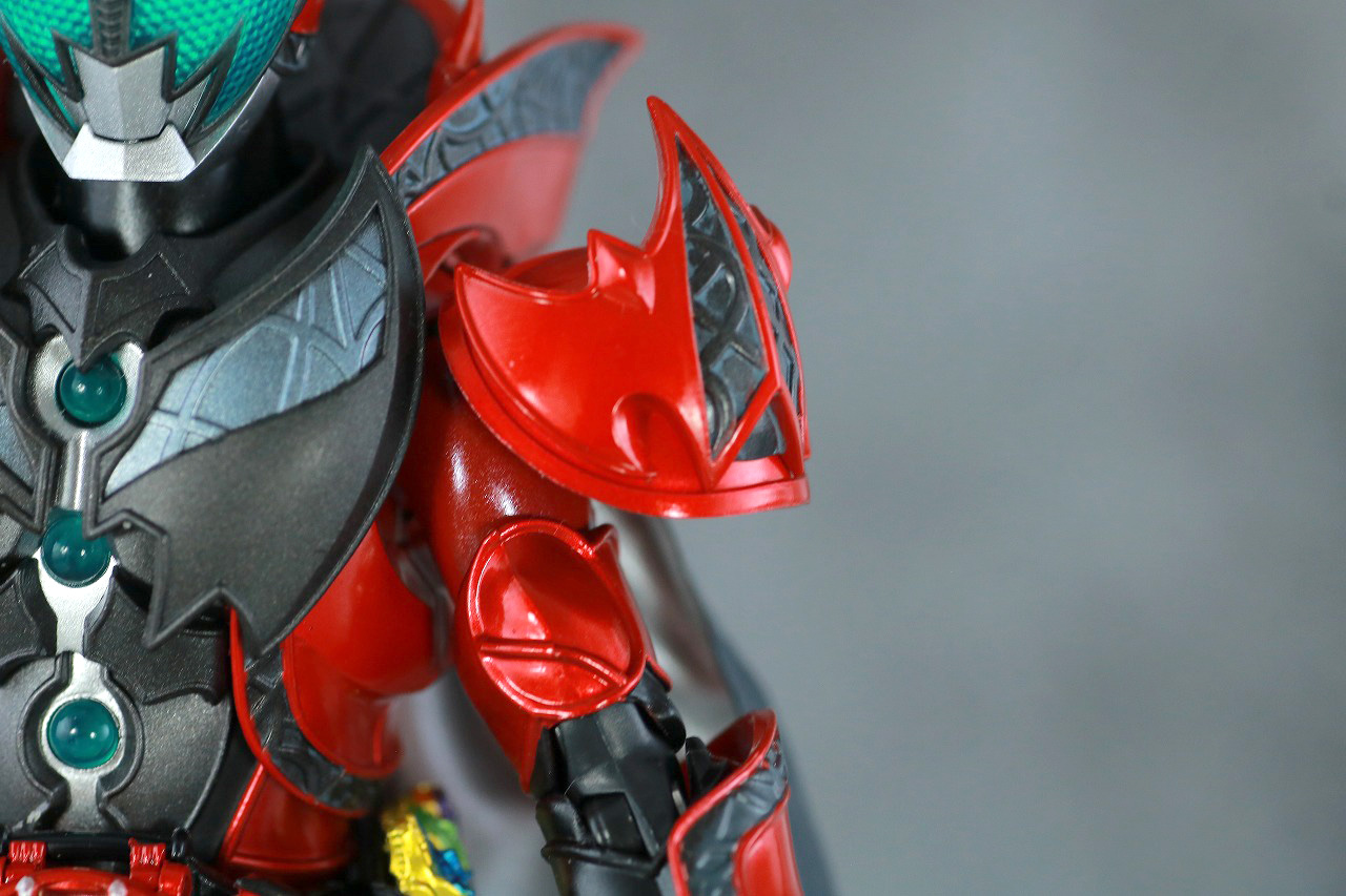 S.H.フィギュアーツ　仮面ライダーダークキバ　真骨彫製法　レビュー　本体