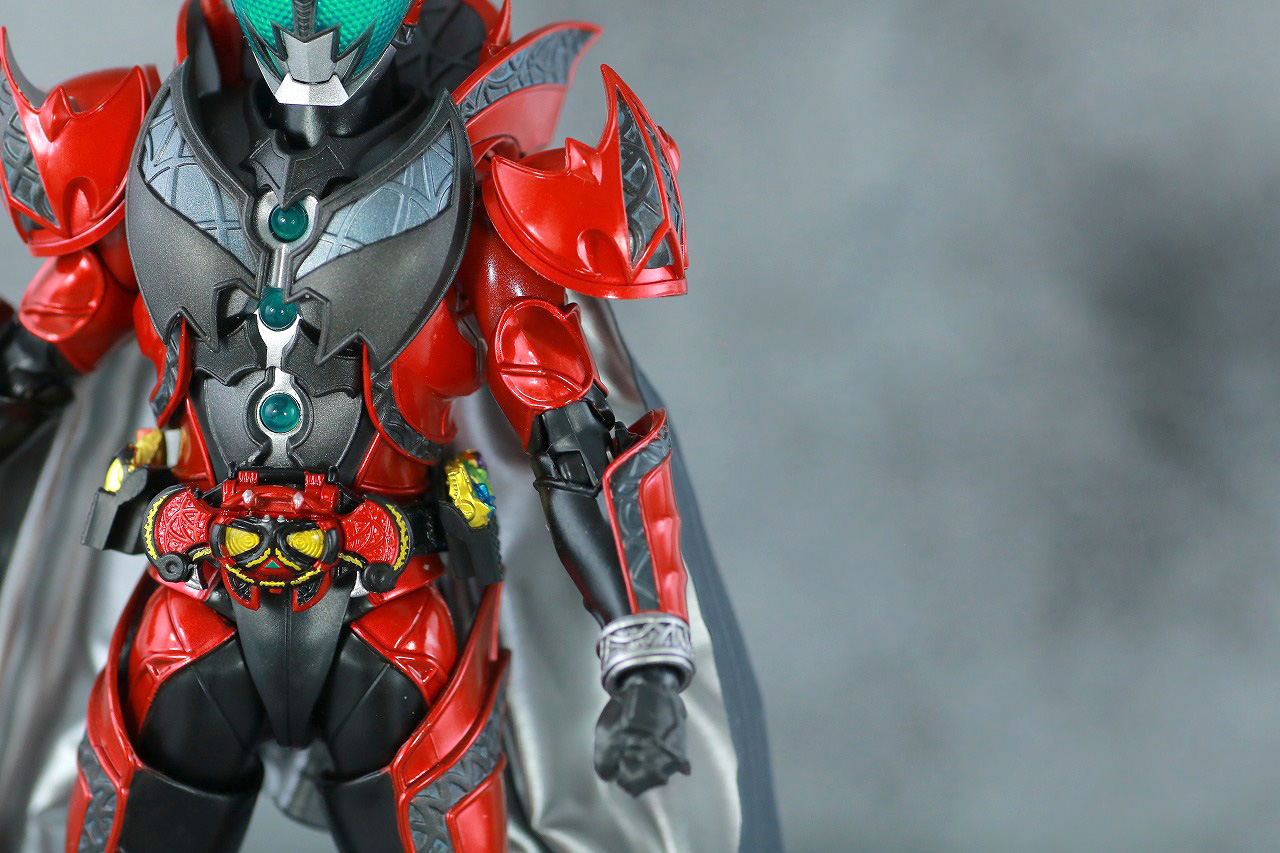 S.H.フィギュアーツ　仮面ライダーダークキバ　真骨彫製法　レビュー　本体